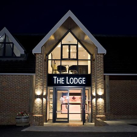 The Lodge At Kingswood 엡솜 외부 사진