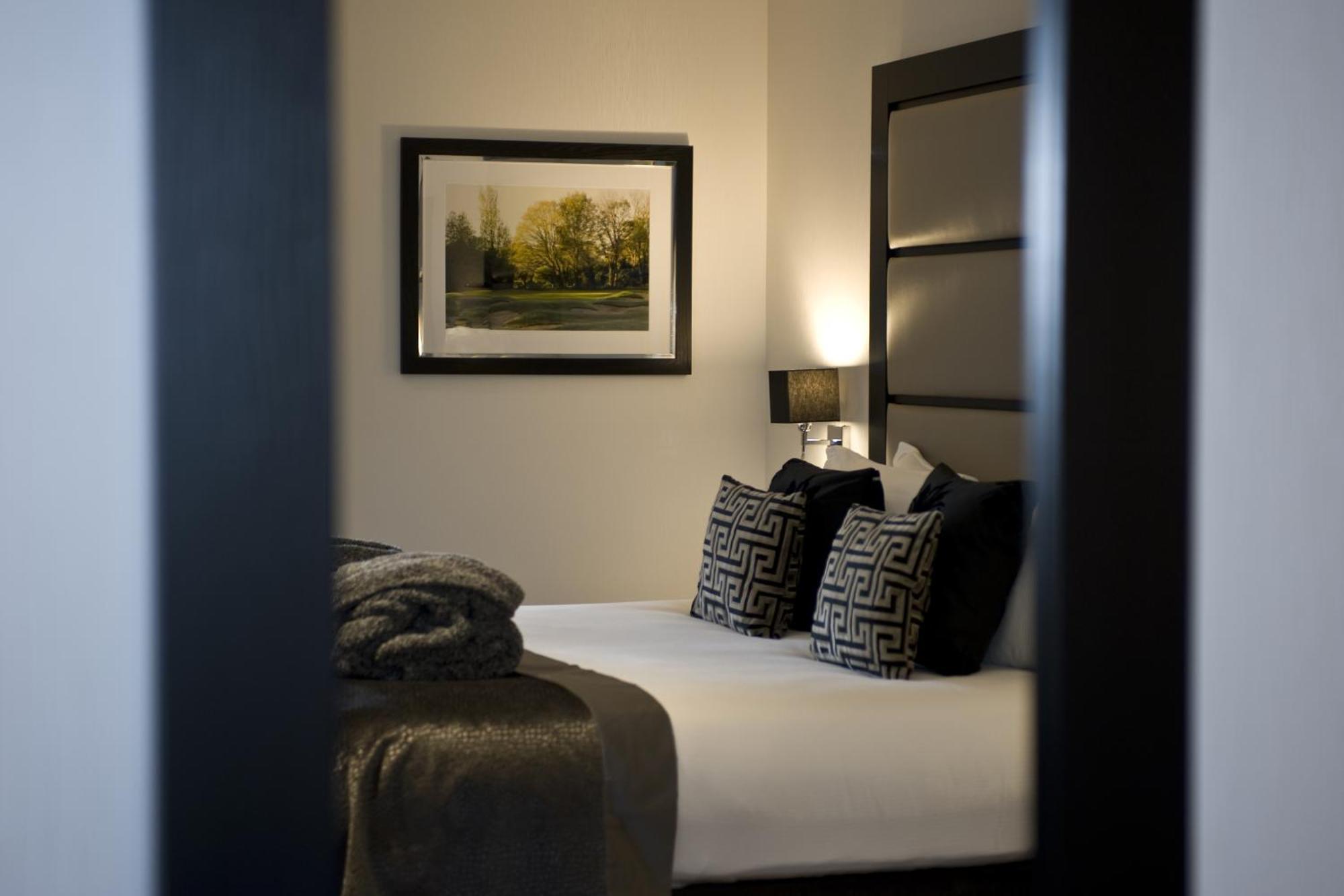 The Lodge At Kingswood 엡솜 객실 사진